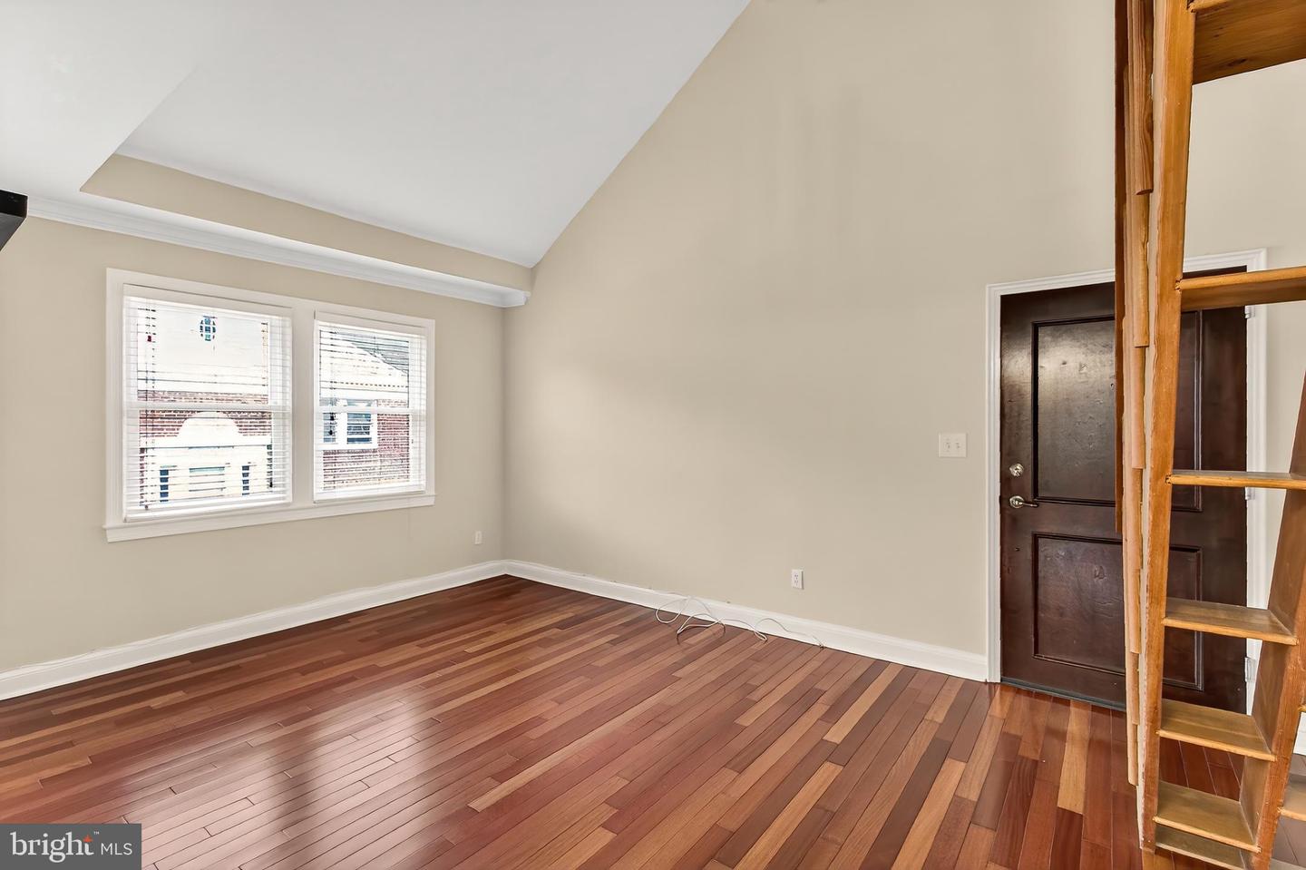 718 S Washington St #304 Property Photo 5