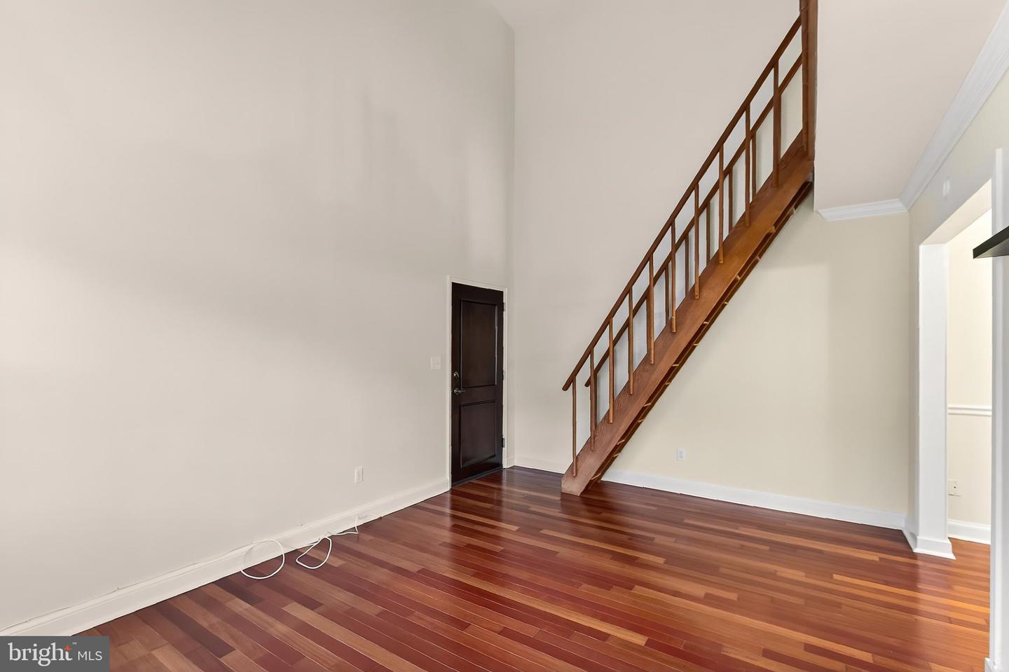 718 S Washington St #304 Property Photo 6