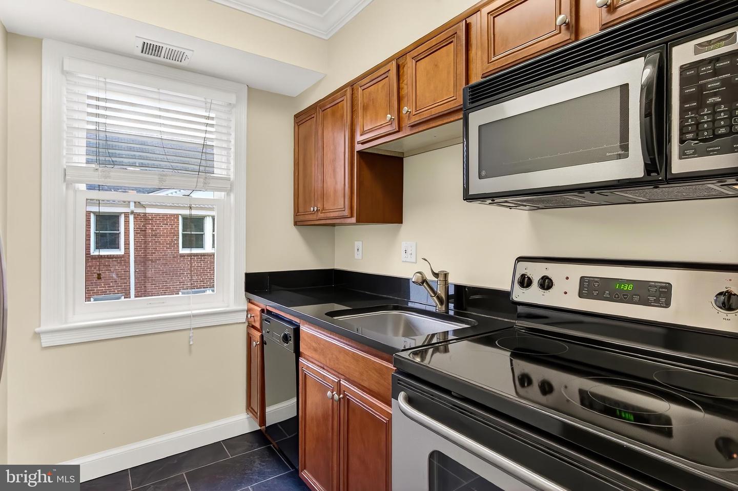 718 S Washington St #304 Property Photo 11