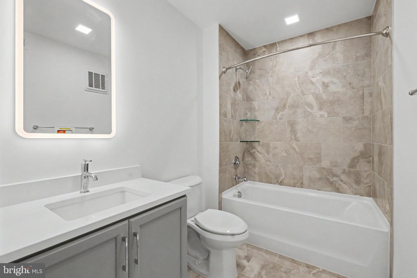 701 N Henry St #503 Property Photo 49