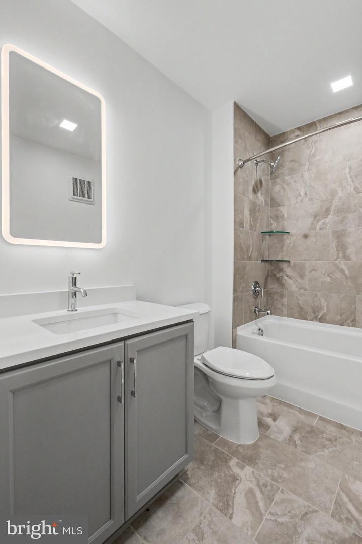 701 N Henry St #503 Property Photo 50