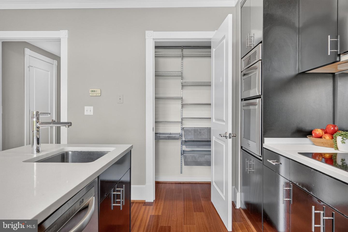 900 N Washington St #302e Property Photo 14