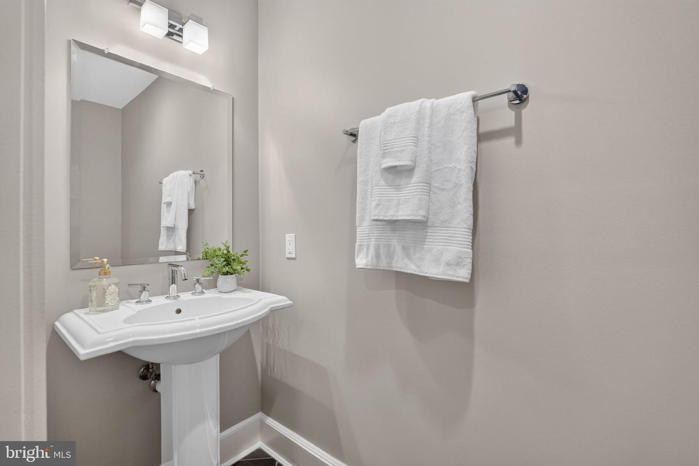 900 N Washington St #302e Property Photo 34