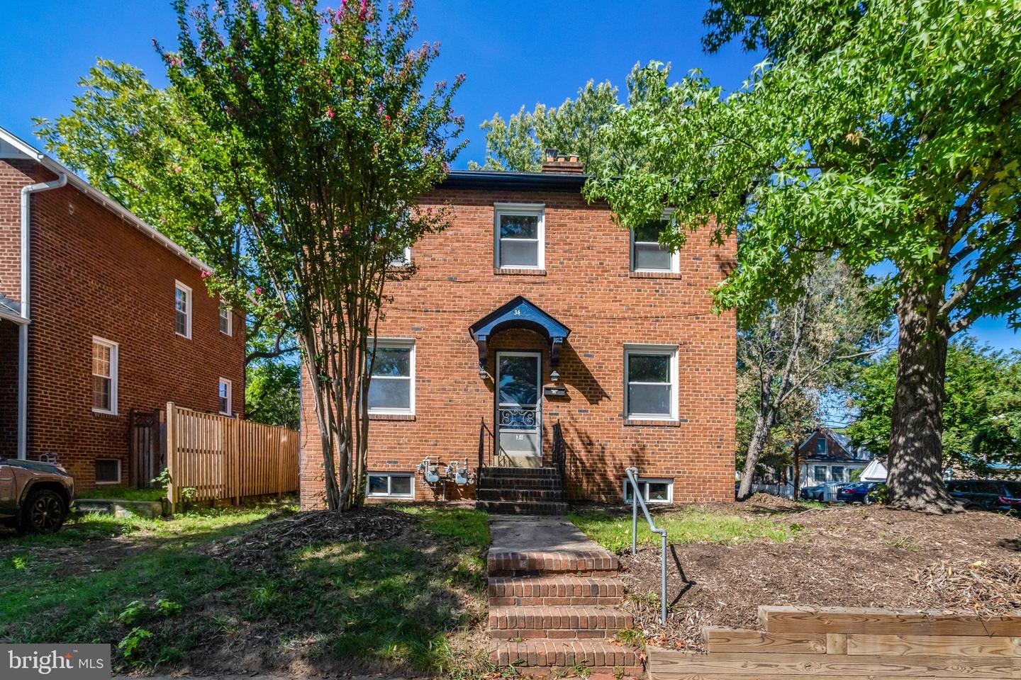 34 E Walnut St Property Photo 1