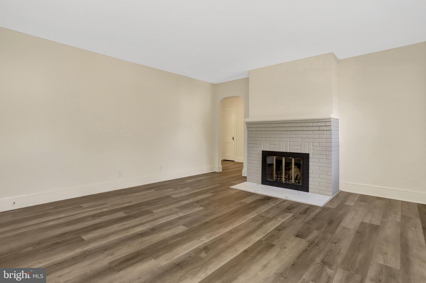 34 E Walnut St Property Photo 4