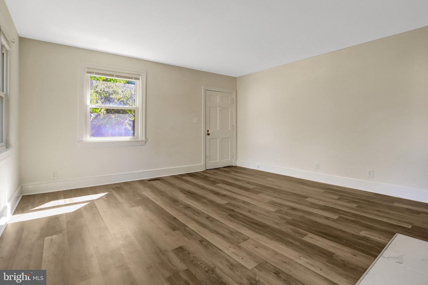 34 E Walnut St Property Photo 5