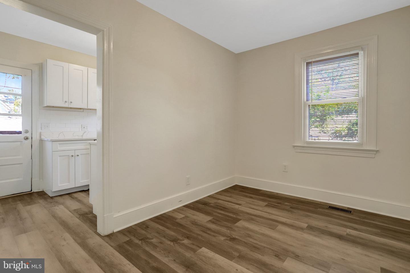 34 E Walnut St Property Photo 6