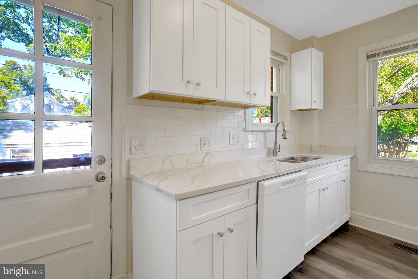 34 E Walnut St Property Photo 8