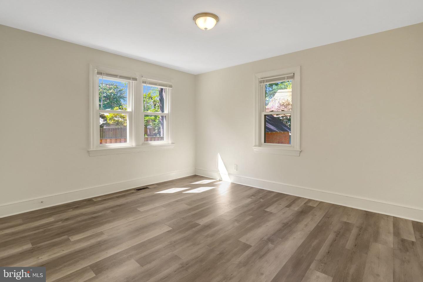 34 E Walnut St Property Photo 10
