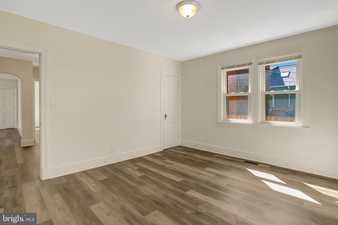 34 E Walnut St Property Photo 11