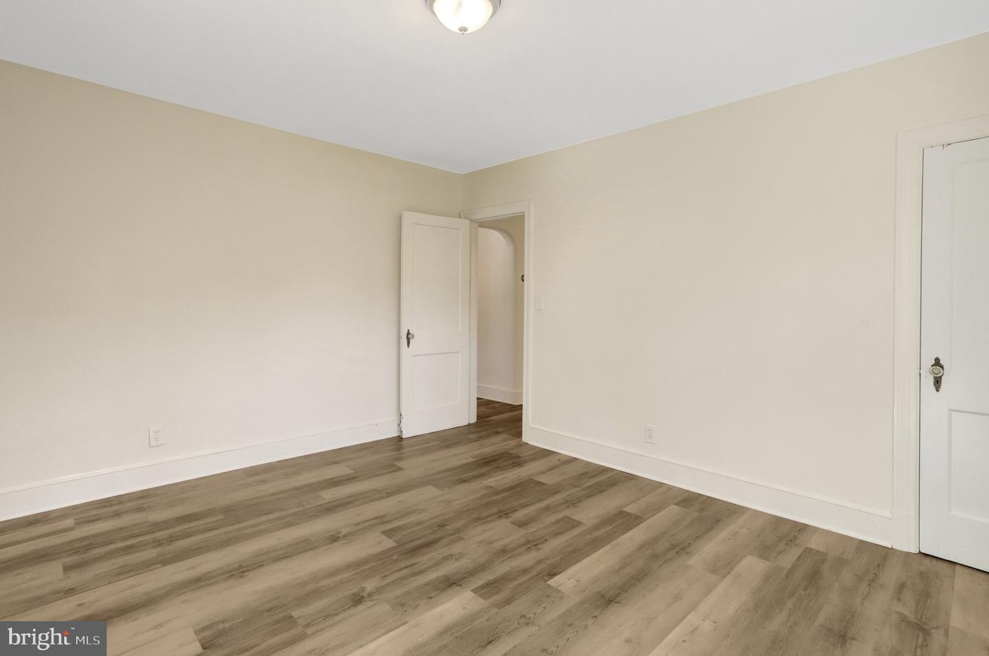 34 E Walnut St Property Photo 12
