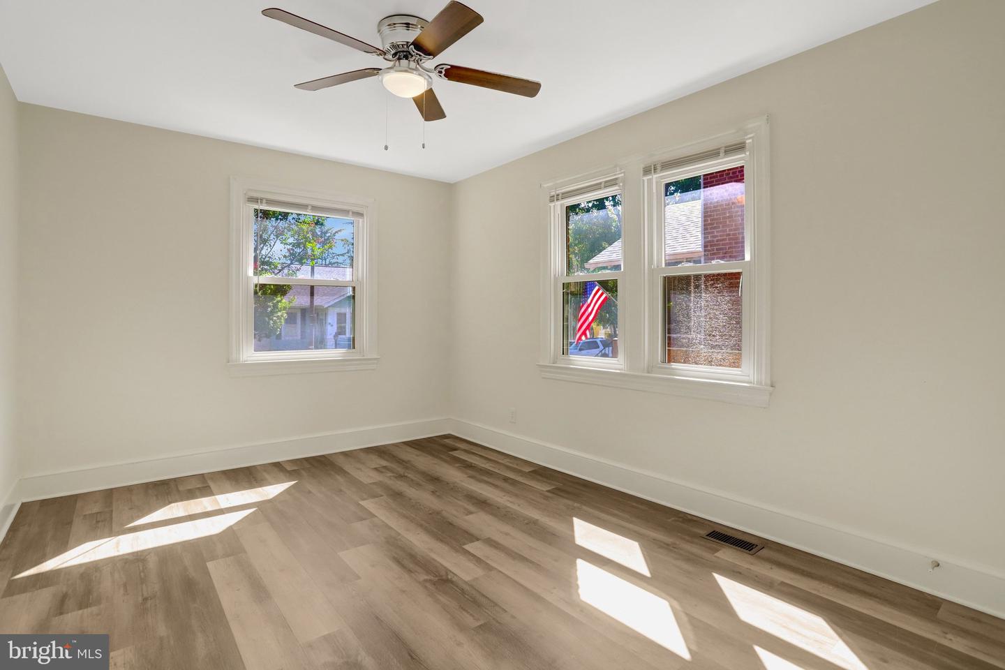 34 E Walnut St Property Photo 15