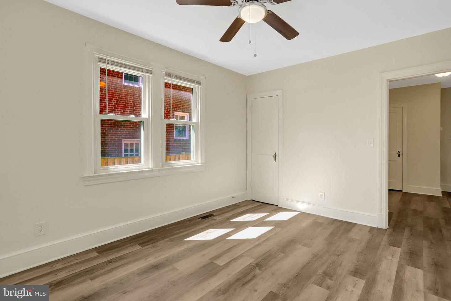 34 E Walnut St Property Photo 16