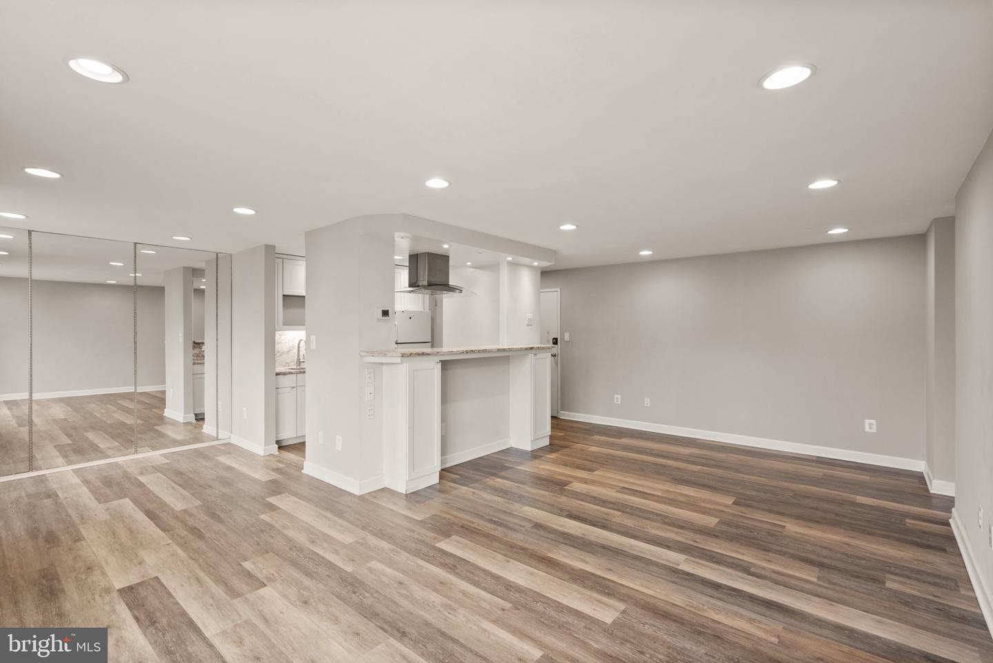 4520 King St #406 Property Photo 13