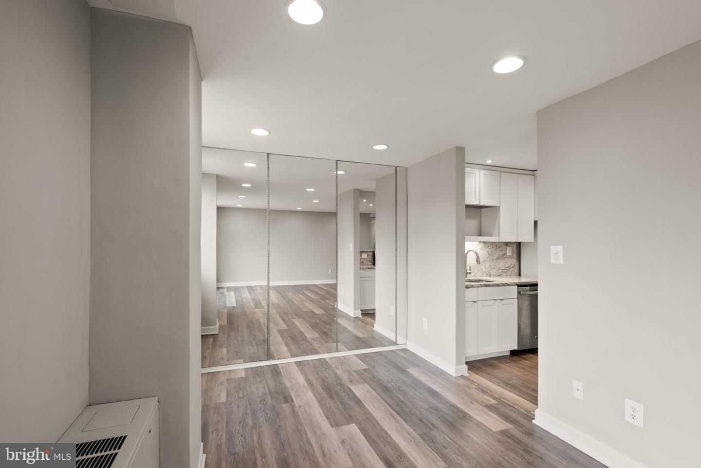 4520 King St #406 Property Photo 17