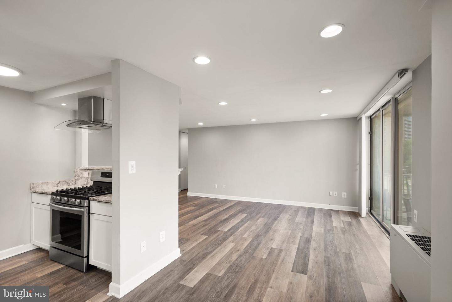 4520 King St #406 Property Photo 18