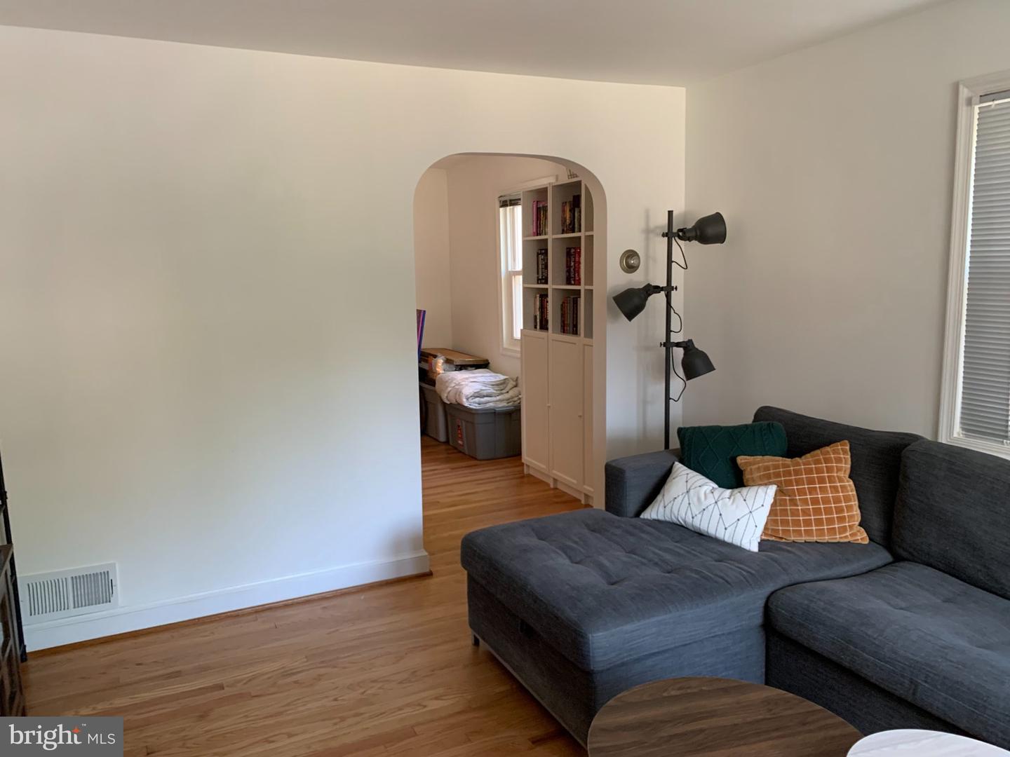 9 E Myrtle St Property Photo 3