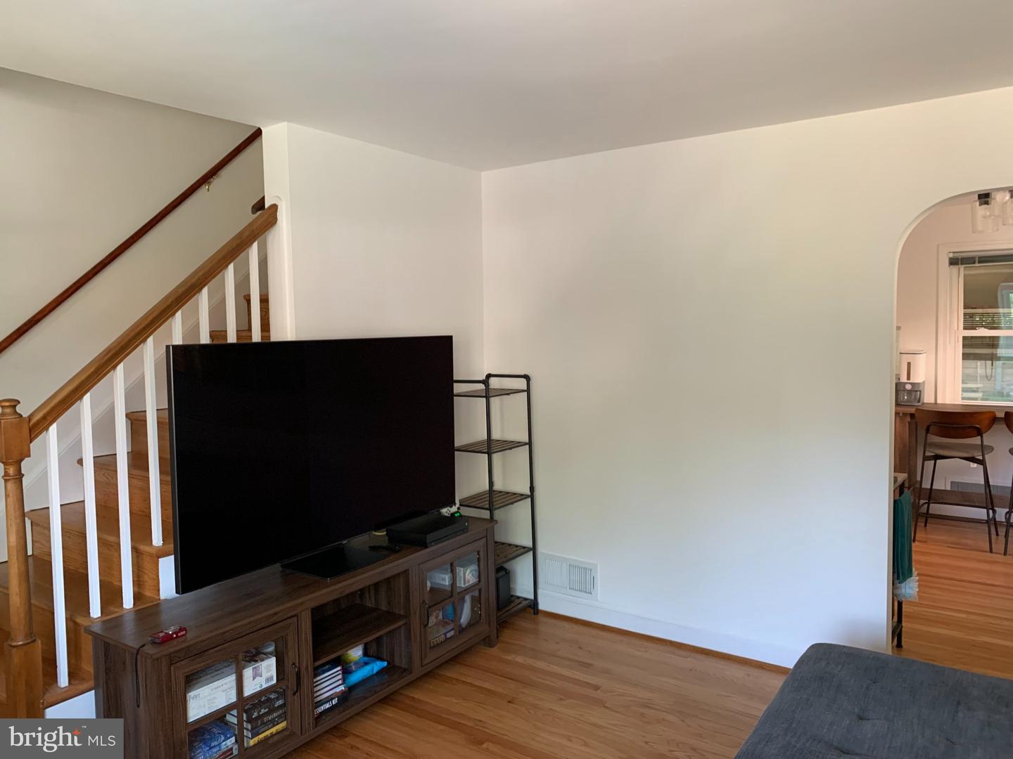9 E Myrtle St Property Photo 4