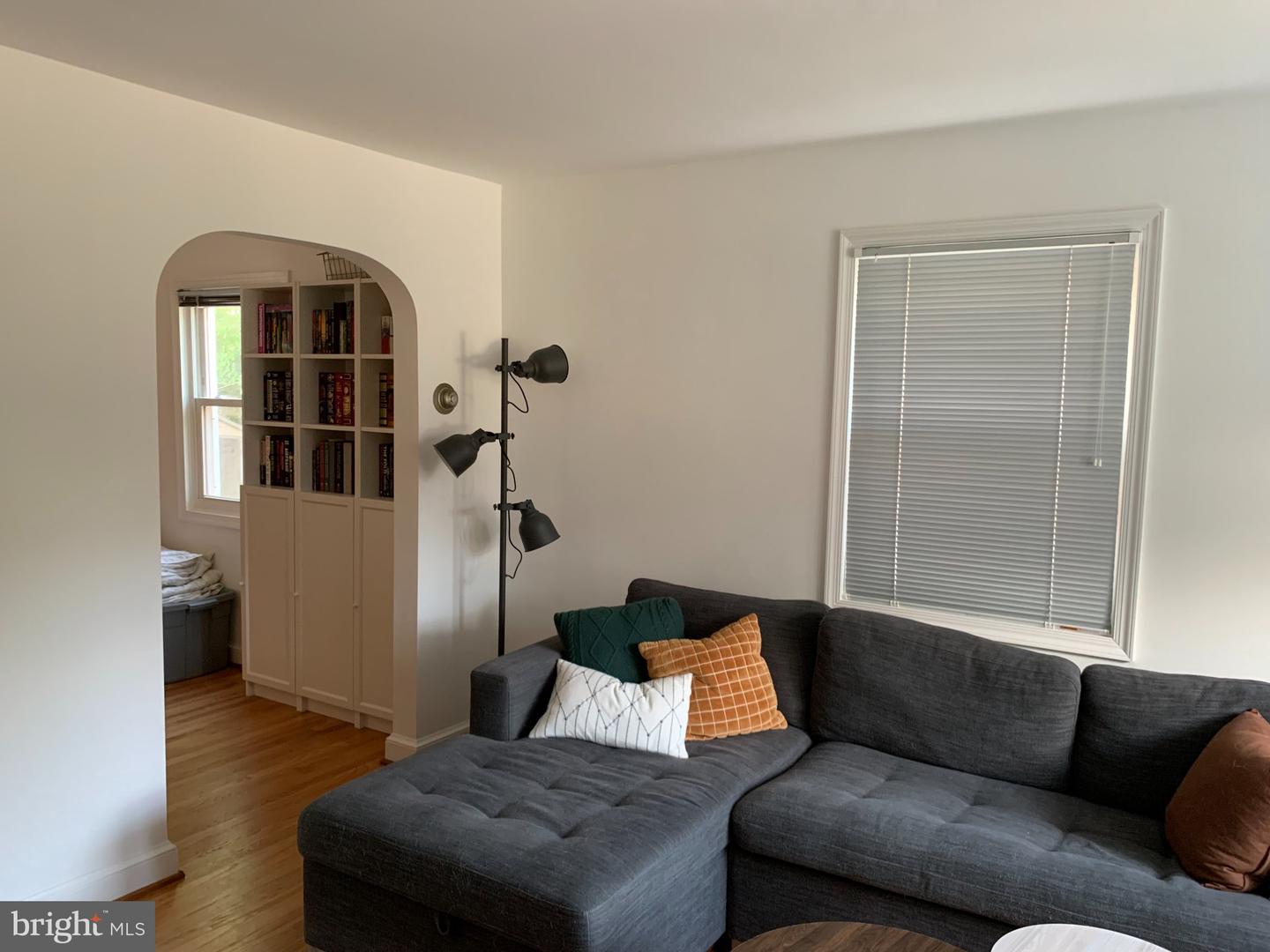 9 E Myrtle St Property Photo 6