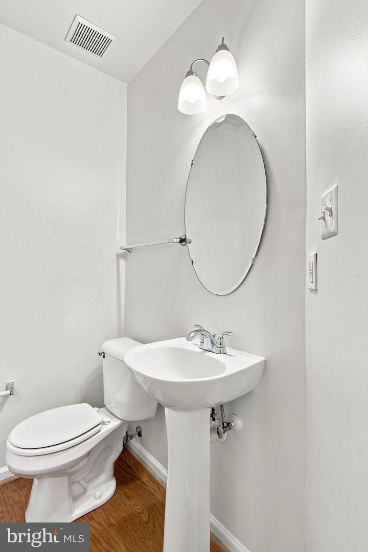 940 Harrison Cir Property Photo 6