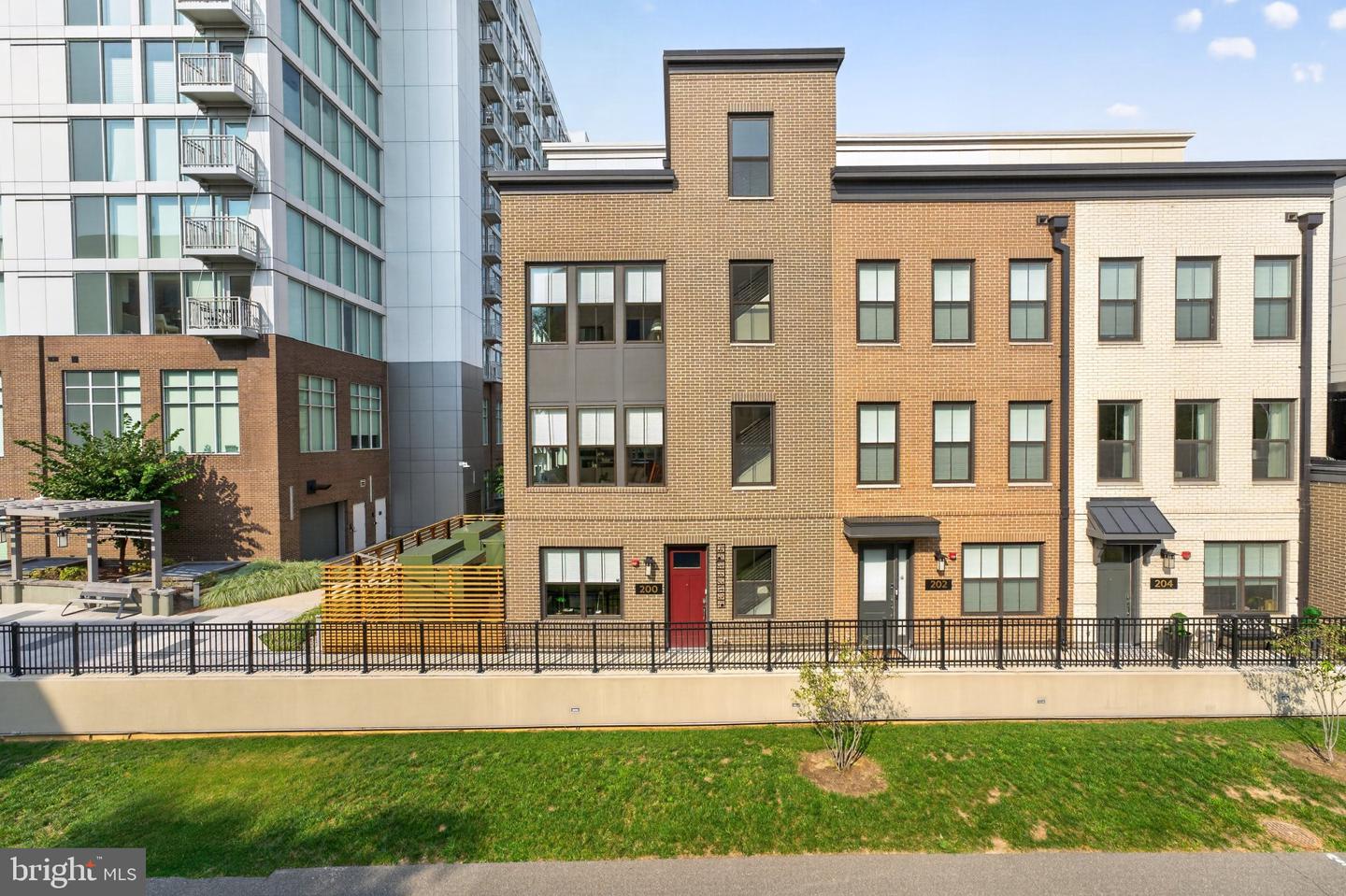 200 Canal Center Plz Property Photo 1