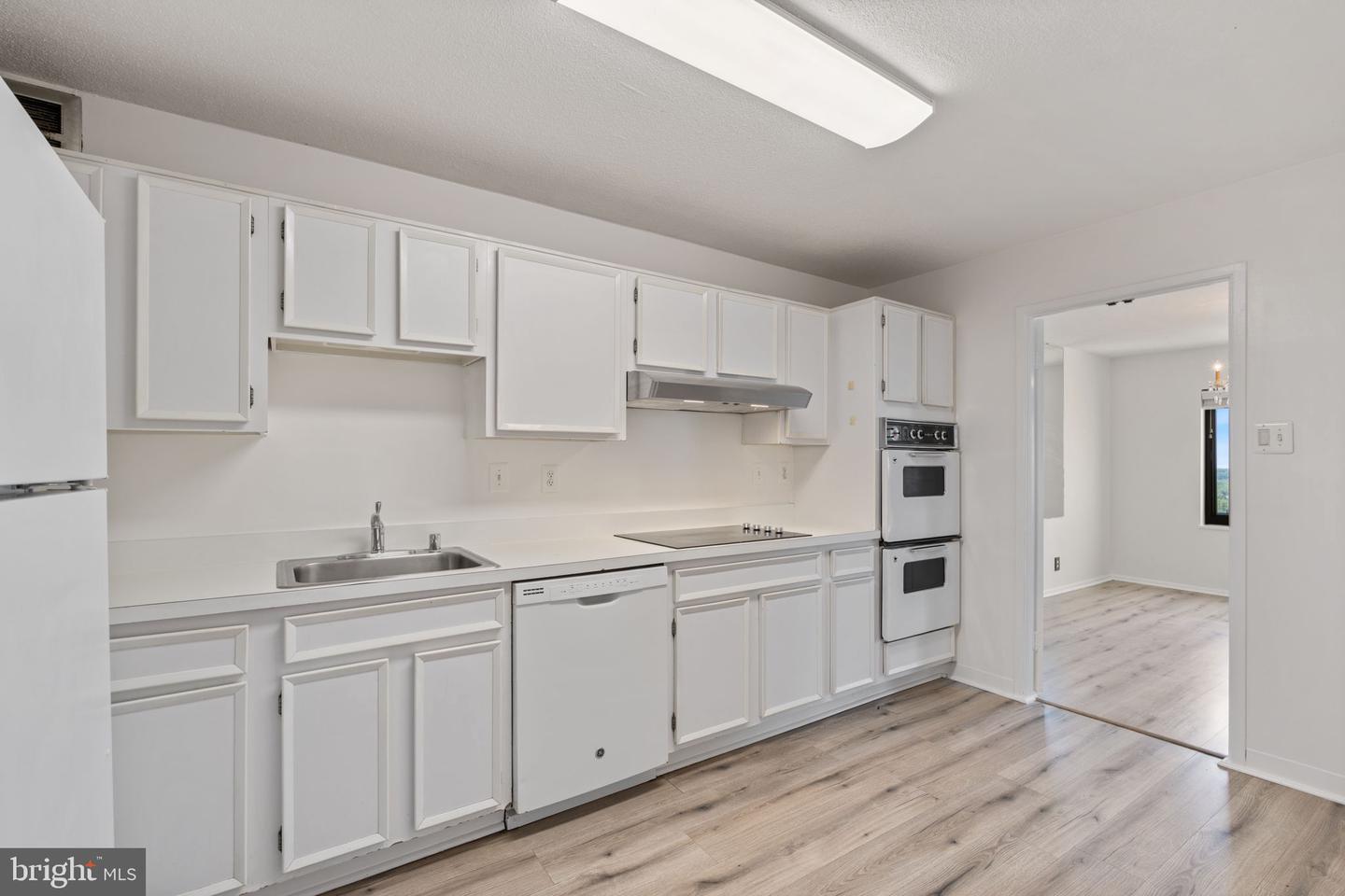 309 Yoakum Pkwy #1705 Property Photo 14