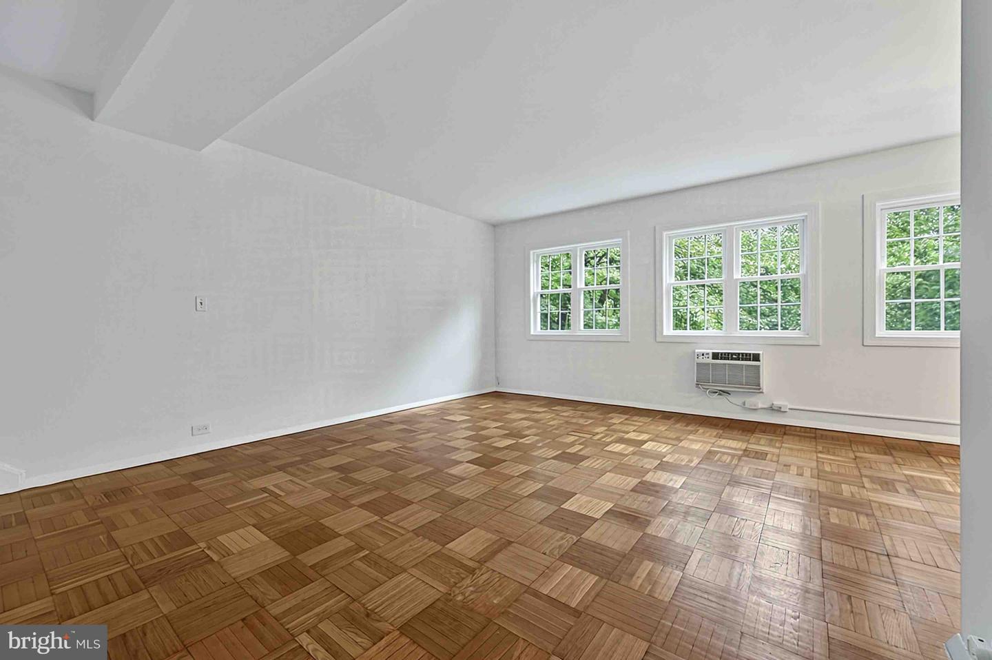 3319 Valley Dr Property Photo 4