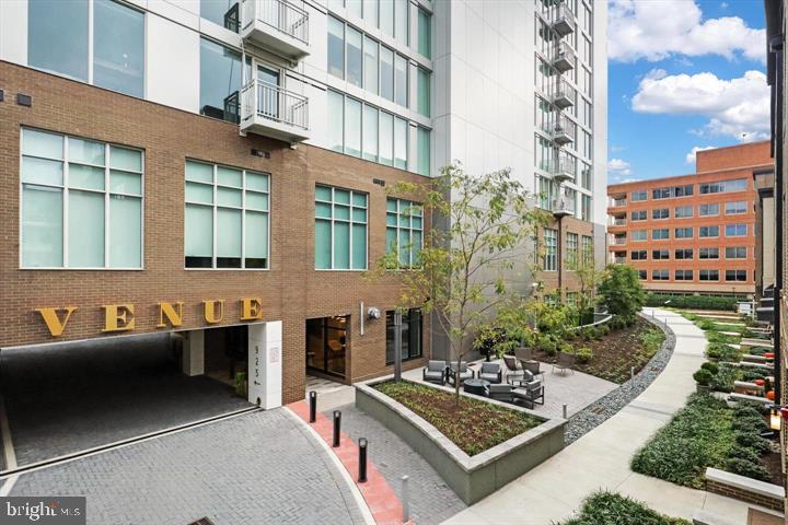 925 N Fairfax St #309 Property Photo 1