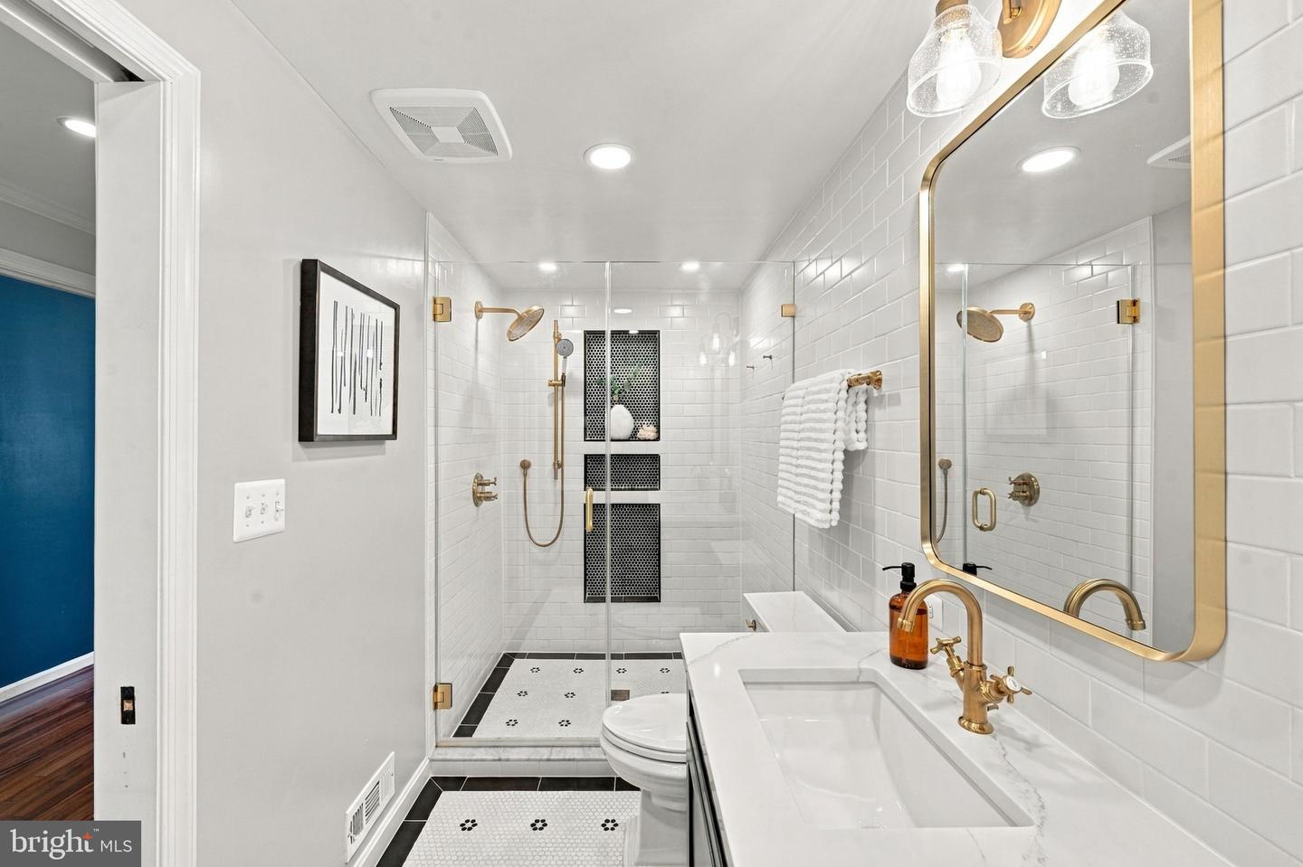517 N Alfred St Property Photo 4