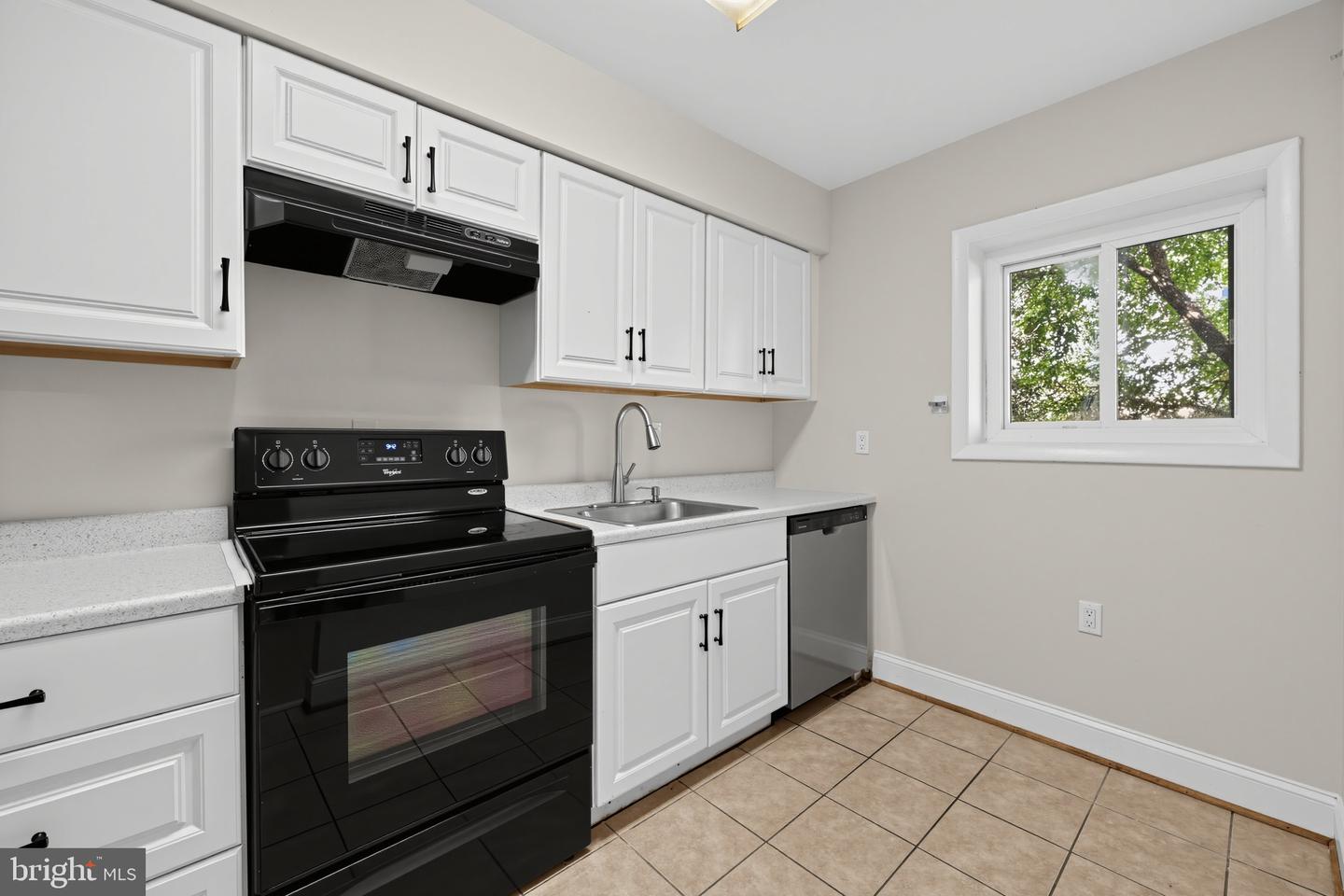 3320 S 28th St #203 Property Photo 10