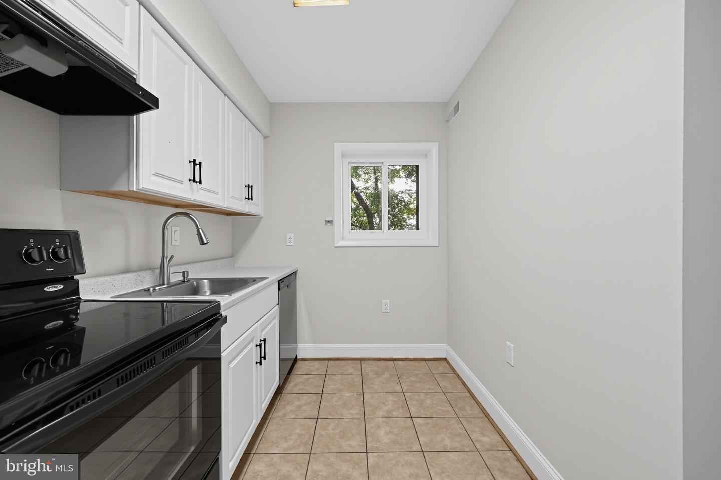 3320 S 28th St #203 Property Photo 12