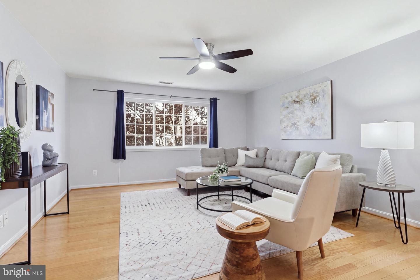 1453-a N Van Dorn St N #a Property Photo 8
