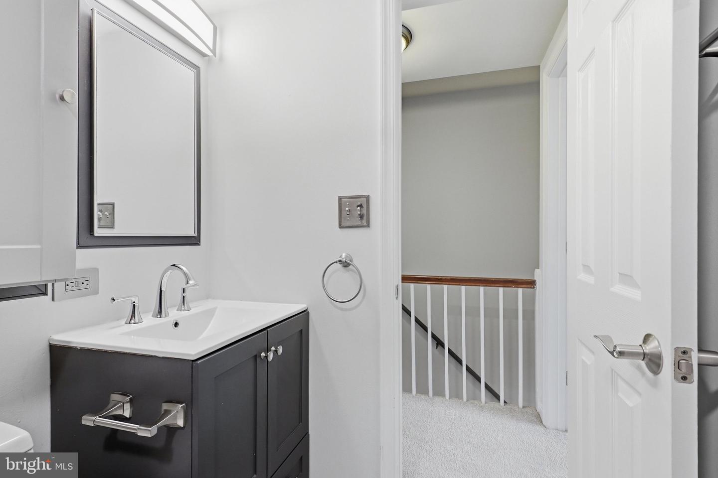 1453-a N Van Dorn St N #a Property Photo 13