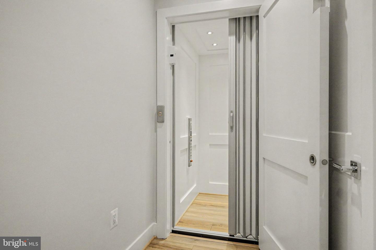 610 S Alfred St Property Photo 7