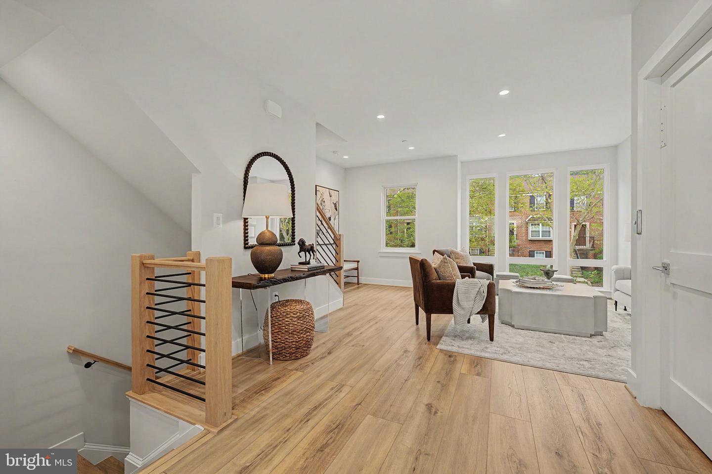 610 S Alfred St Property Photo 8