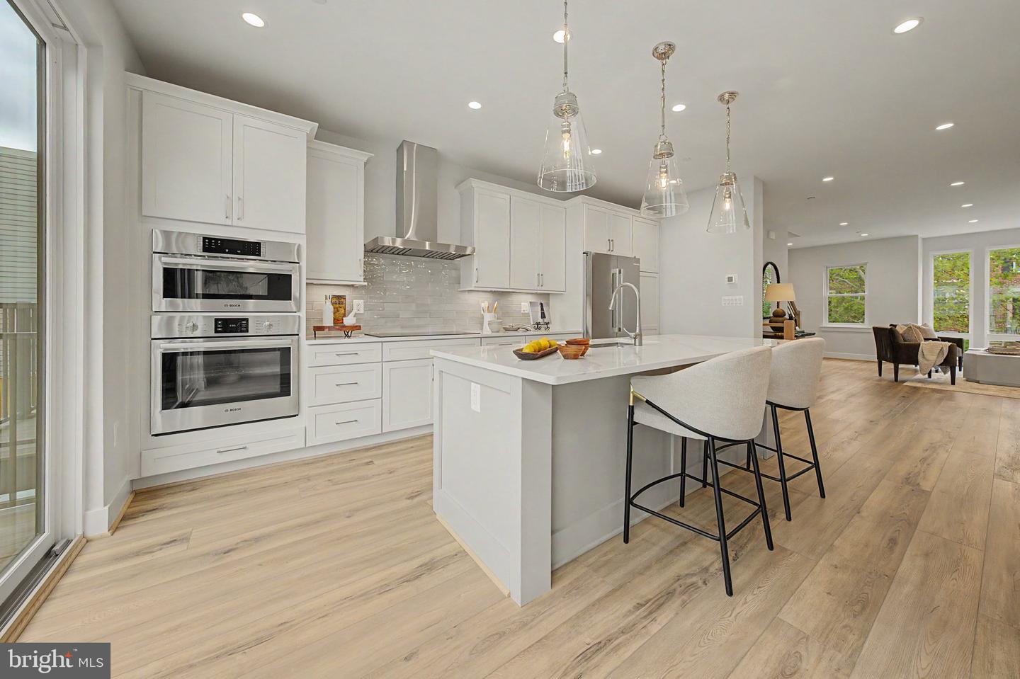610 S Alfred St Property Photo 15