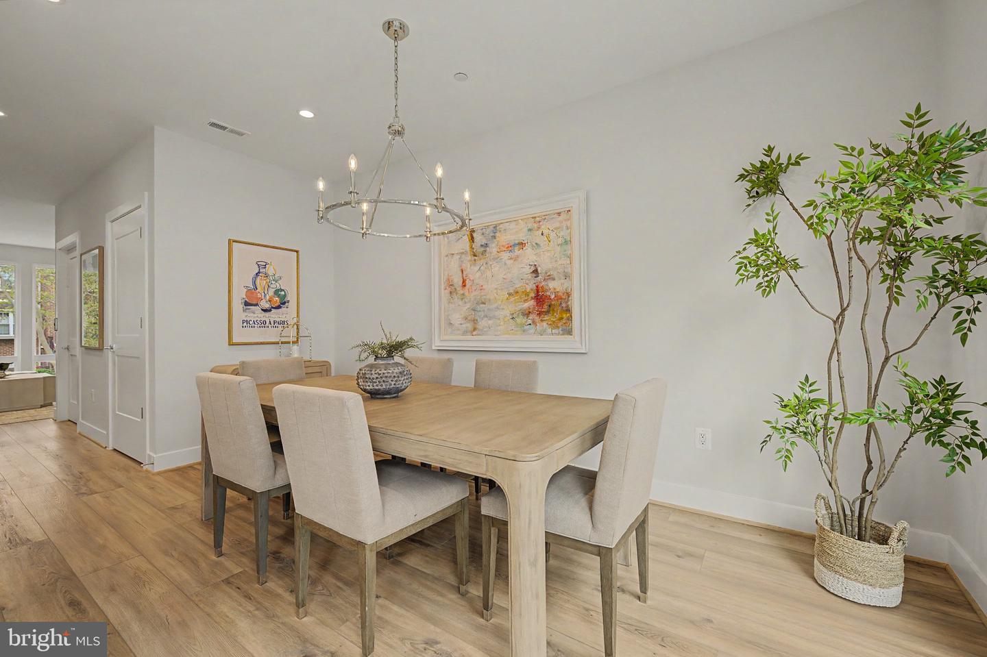 610 S Alfred St Property Photo 22