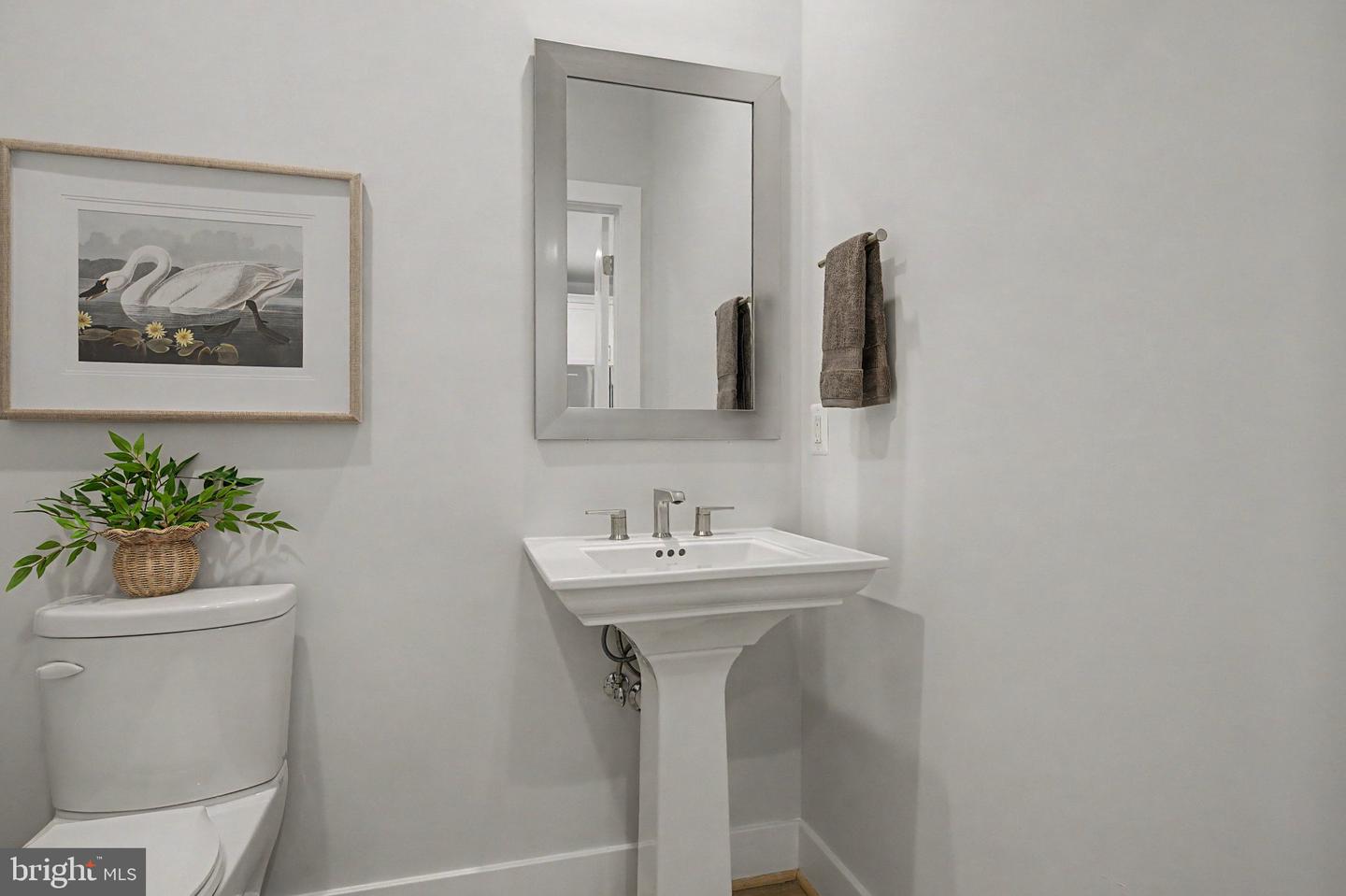 610 S Alfred St Property Photo 23