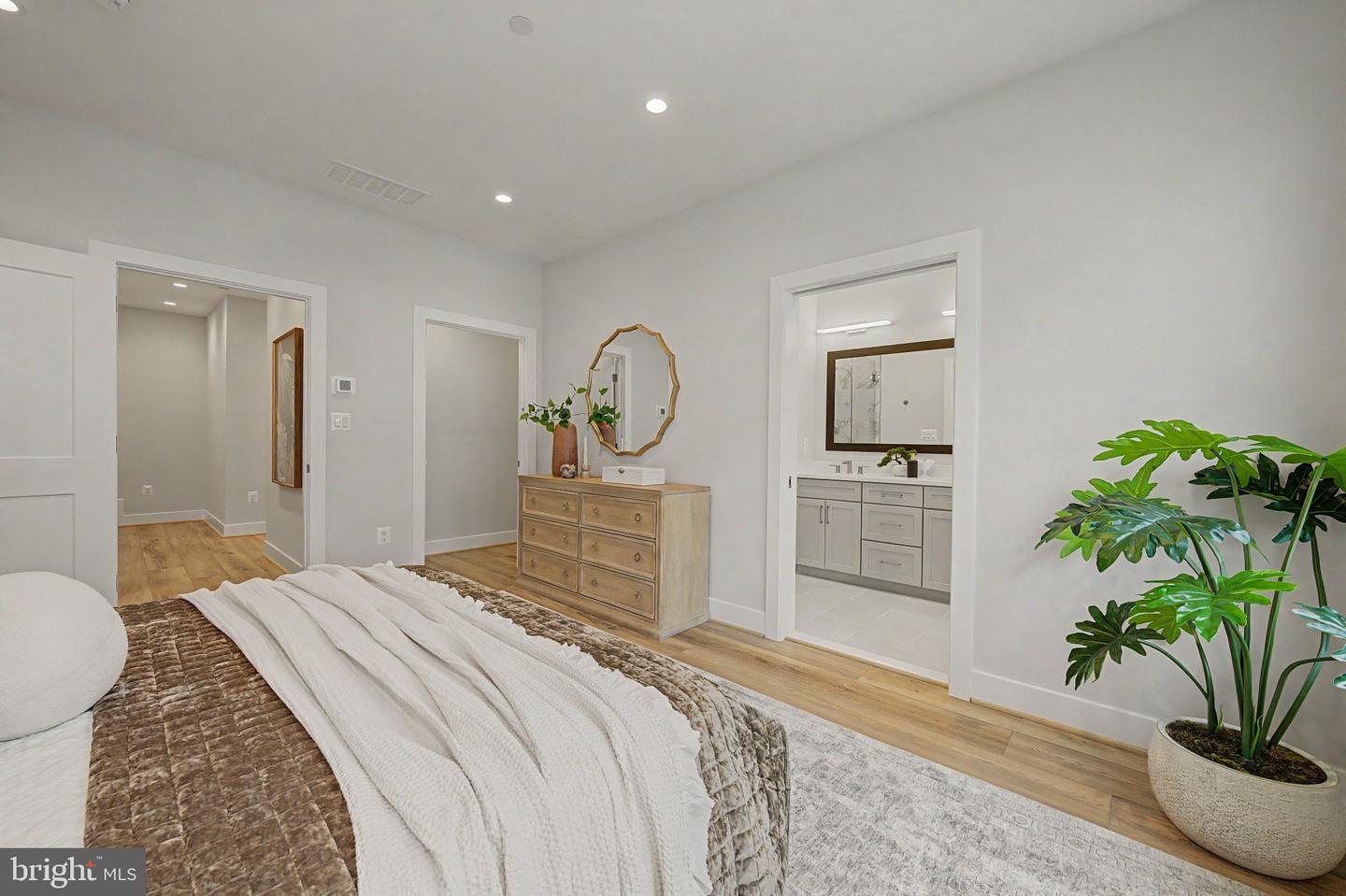610 S Alfred St Property Photo 28