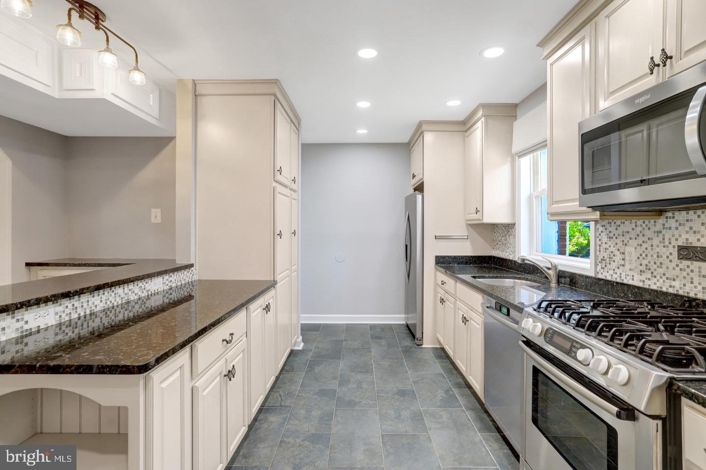 2935 Landover St Property Photo 2