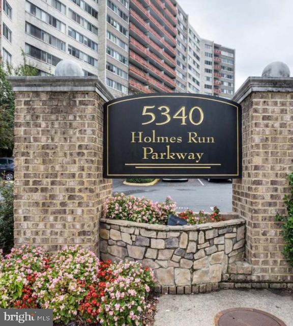 5340 HOLMES RUN PKWY #516 Property Photo 1