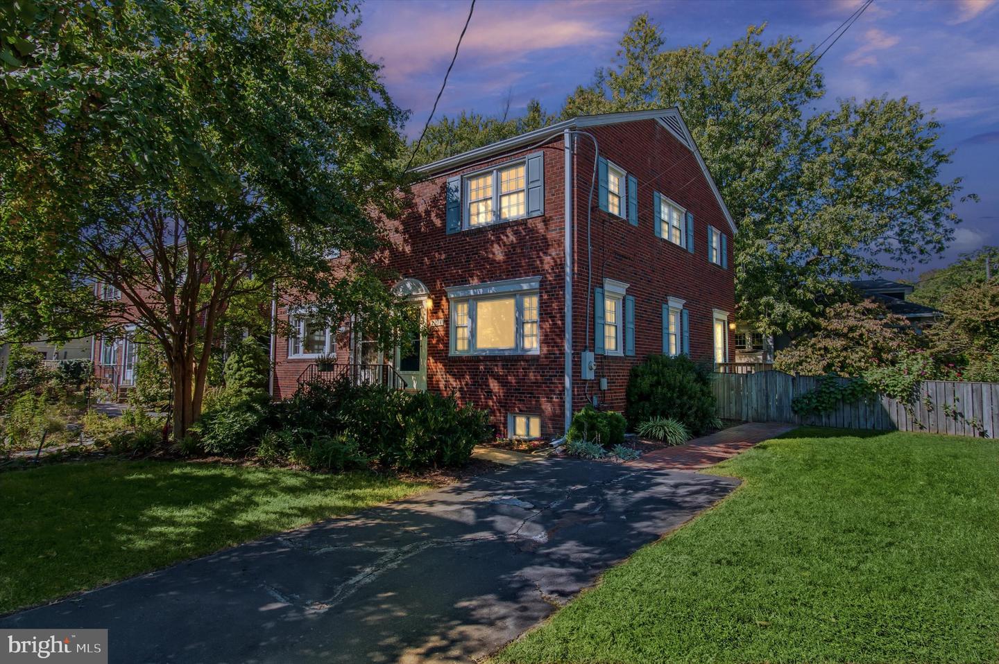 2214 Commonwealth Ave Property Photo 1