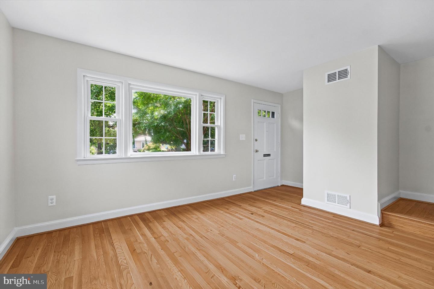 2214 Commonwealth Ave Property Photo 3