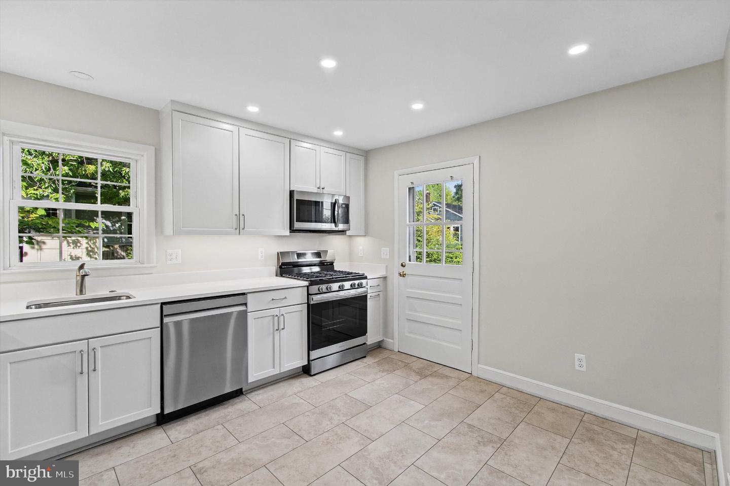2214 Commonwealth Ave Property Photo 10
