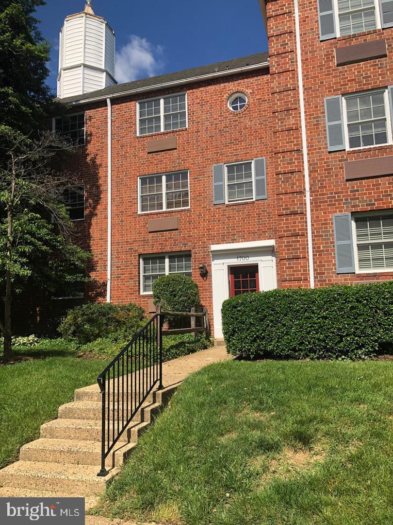 1700 W Abingdon Dr #201 Property Photo 3