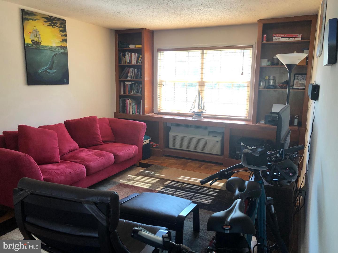 1700 W Abingdon Dr #201 Property Photo 4