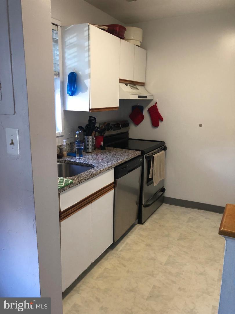 1700 W Abingdon Dr #201 Property Photo 6
