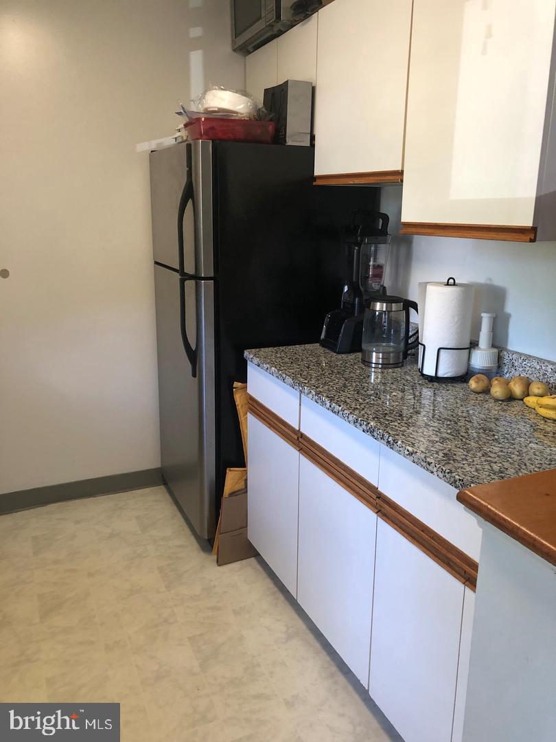 1700 W Abingdon Dr #201 Property Photo 8