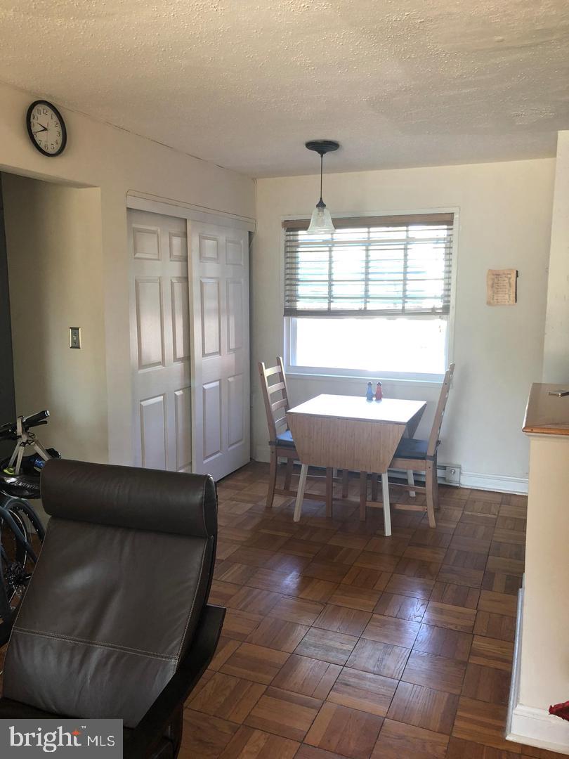 1700 W Abingdon Dr #201 Property Photo 9
