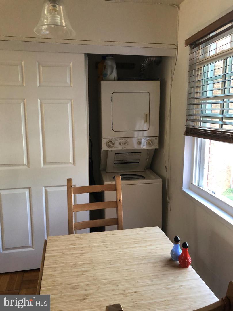 1700 W Abingdon Dr #201 Property Photo 10